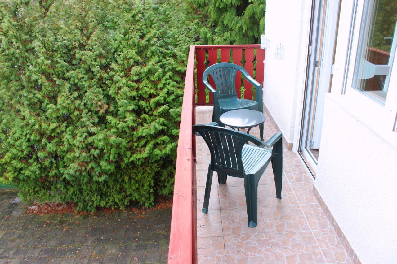 White & Quiet Apartment House Heviz Exterior foto